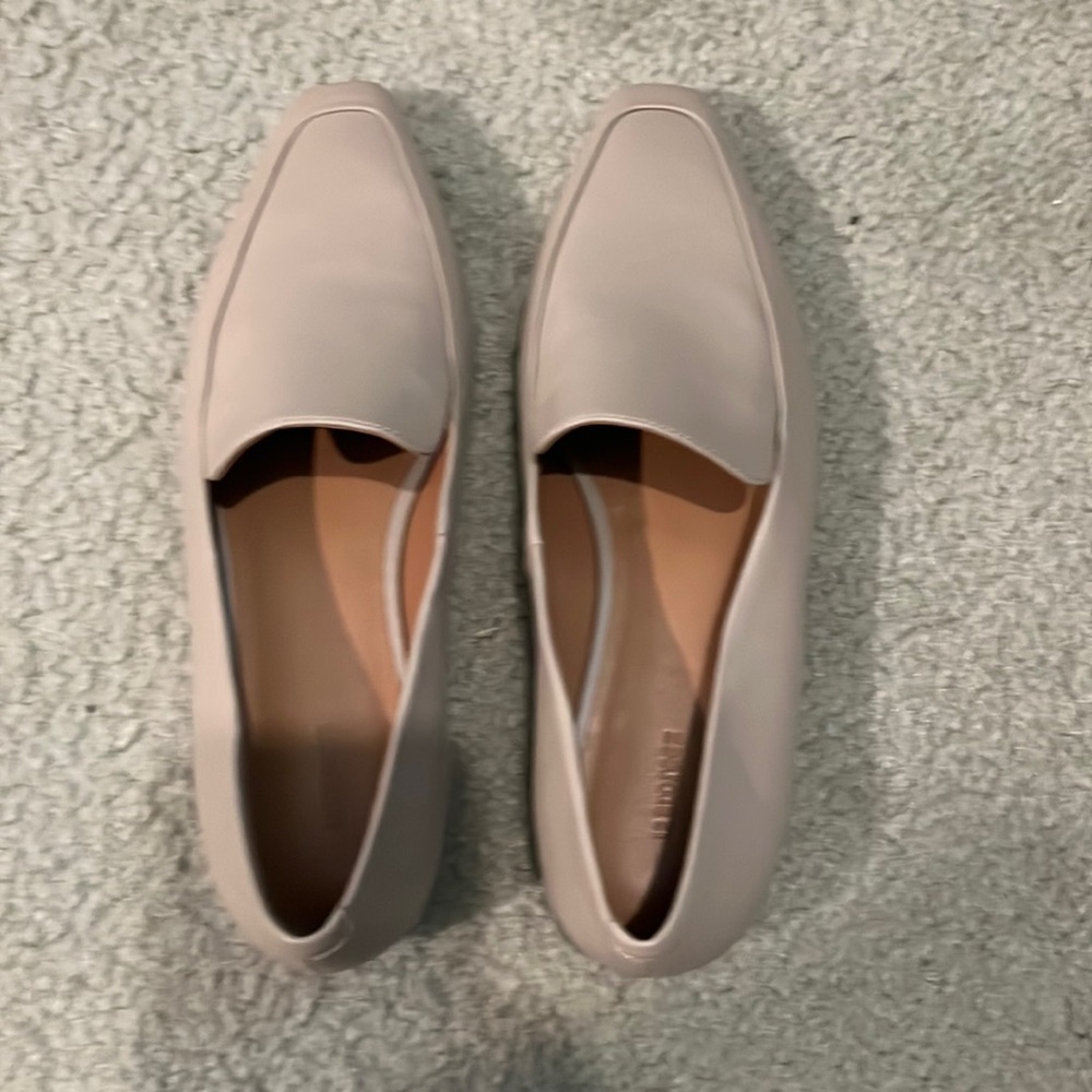 These are a brand new pair of 12 Storeez flats